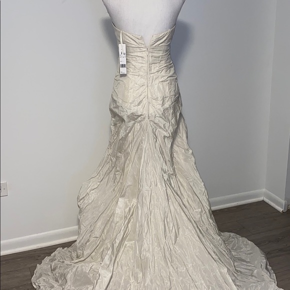 New! Nicole Miller Ivory Mia HG0013 Wedding Dress! - Picture 4 of 8